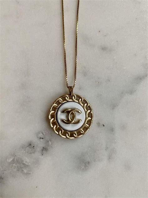 collier avec bouton chanel|Chanel collier sale.